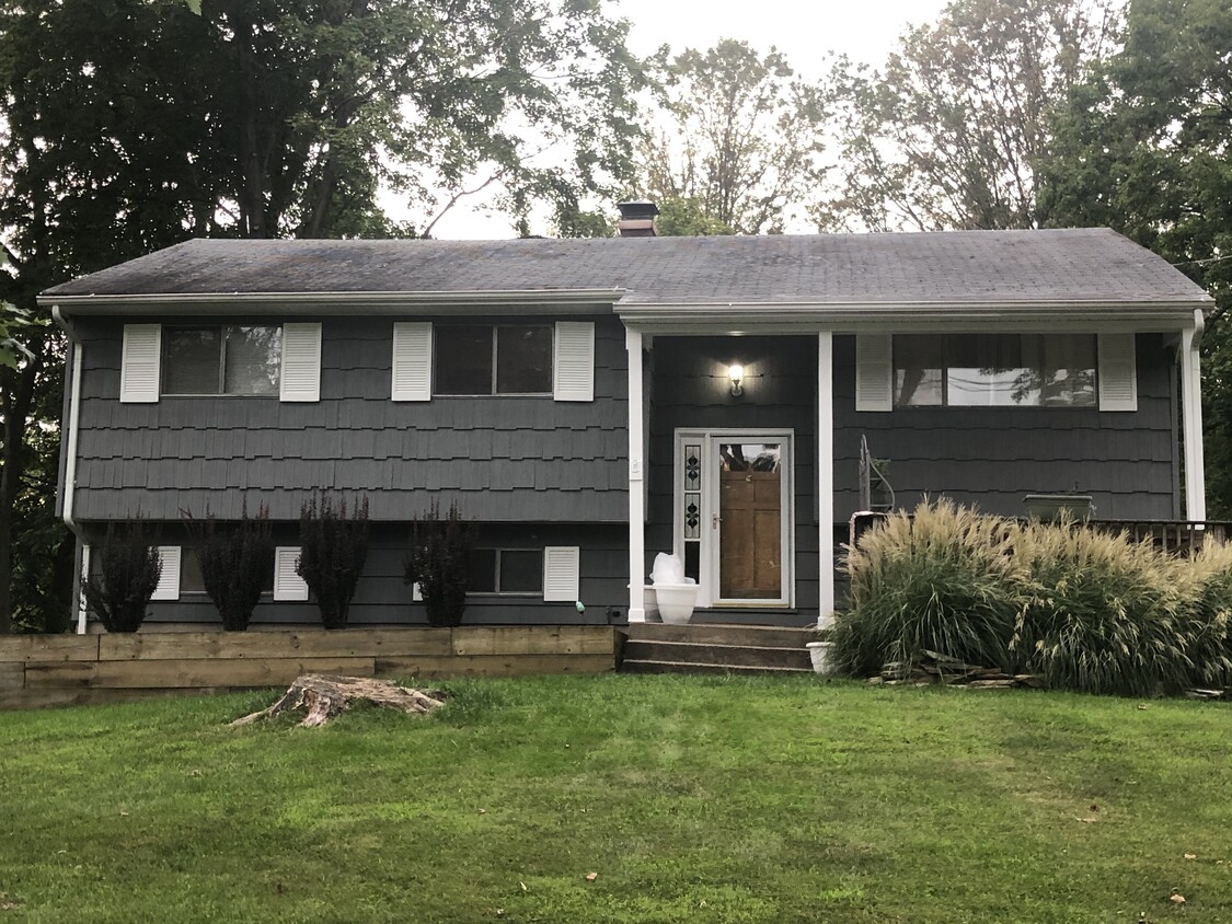 Primary Photo - 18 Rockleigh Dr