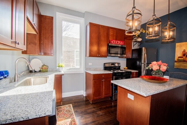 Building Photo - 518 Troy N St