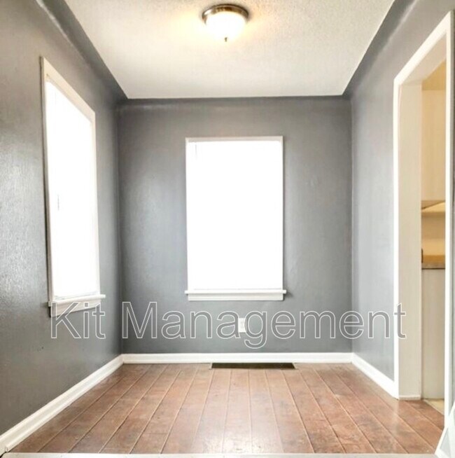 Foto del edificio - 1338 Crestwood Rd