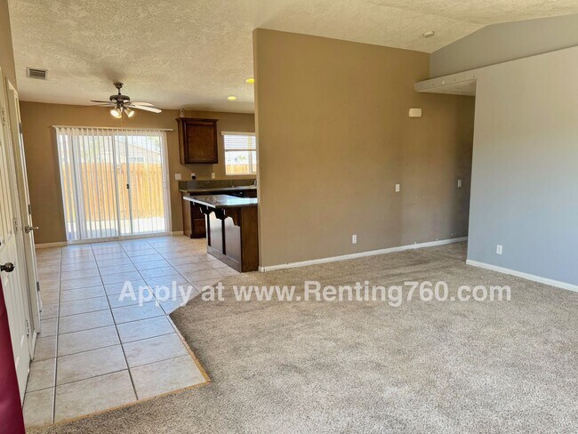 Foto del edificio - Modern 4 Bedroom 2 Bathroom Home