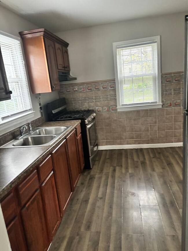 Building Photo - Updated 2 Bedroom Home – BLUE DISTRICT