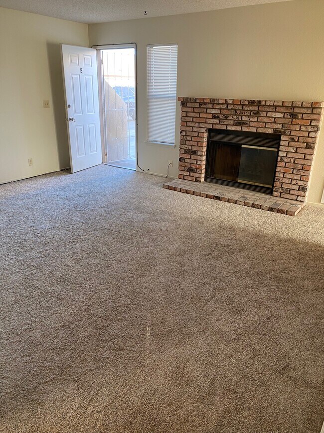 LIVINGROOM - 441 S Sunset St