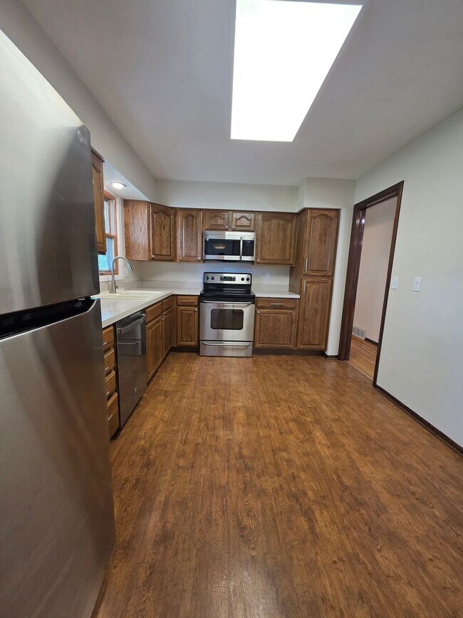 Building Photo - Spacious Three Bedroom in Millard!