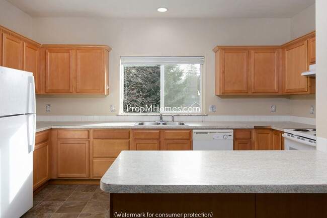Foto del edificio - Spacious 3-Story Townhouse W/ Private Outd...