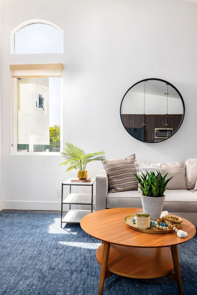 Foto del edificio - 818 Sunset Dr