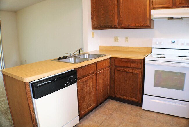Building Photo - 702 Westwinds Dr