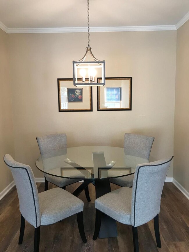 Foto del edificio - 1223 Arbor Lakes Cir