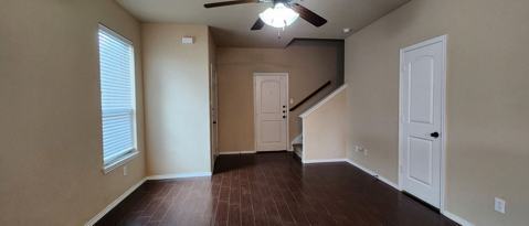 Foto del edificio - 1028 Brown Rock Dr