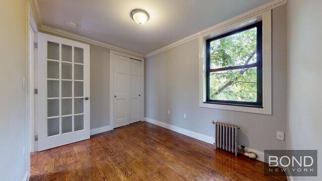 Building Photo - 396 E 10th St