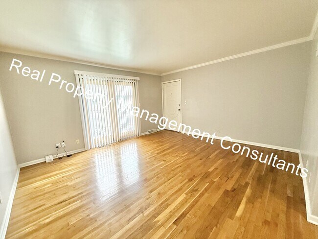 Foto del edificio - 4211 Clark Ave