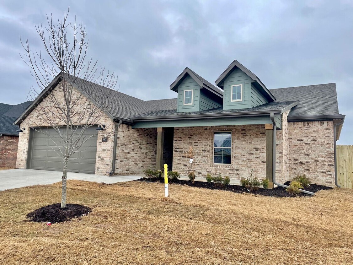 Primary Photo - Tontitown- Single-Family Home- Stunning Ap...