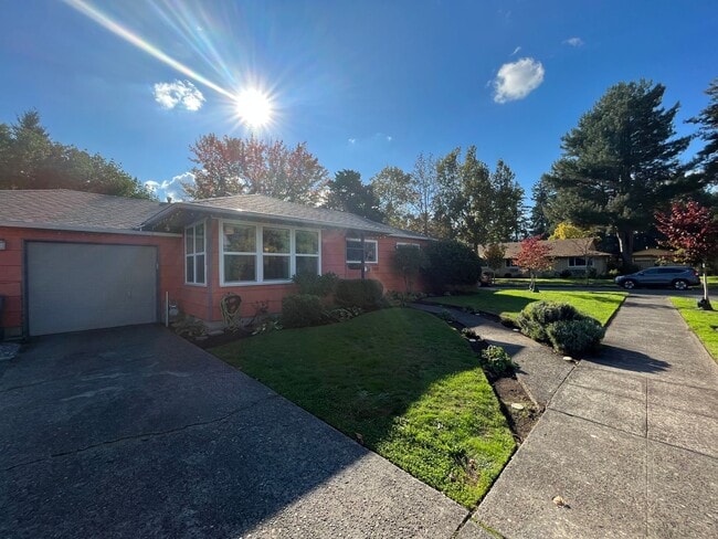 Building Photo - NE PDX 3Bed + 1Ba House in Parkrose Height...