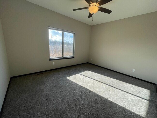 Foto del edificio - 12801/03 E Timber Lake Rd