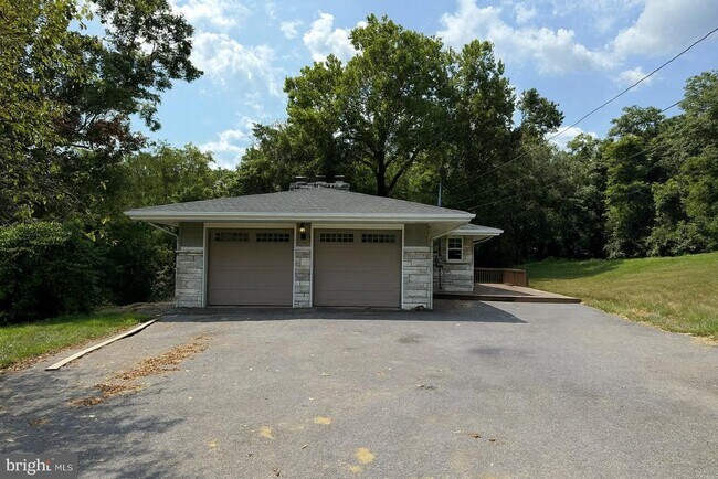 Foto del edificio - 7697 Hedgesville Rd