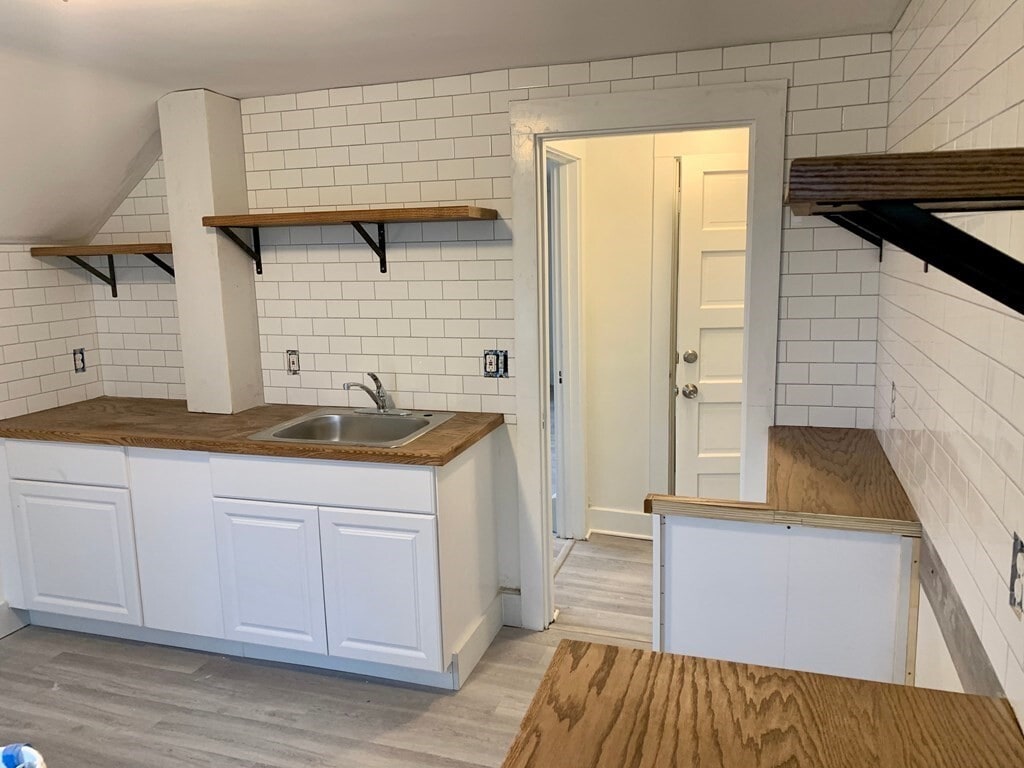 86 Portland St Unit 2, Haverhill, MA 01830 Room for Rent in Haverhill