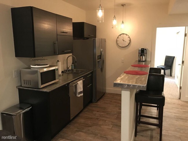 Building Photo - 2 br, 1 bath - 28 W Monument St