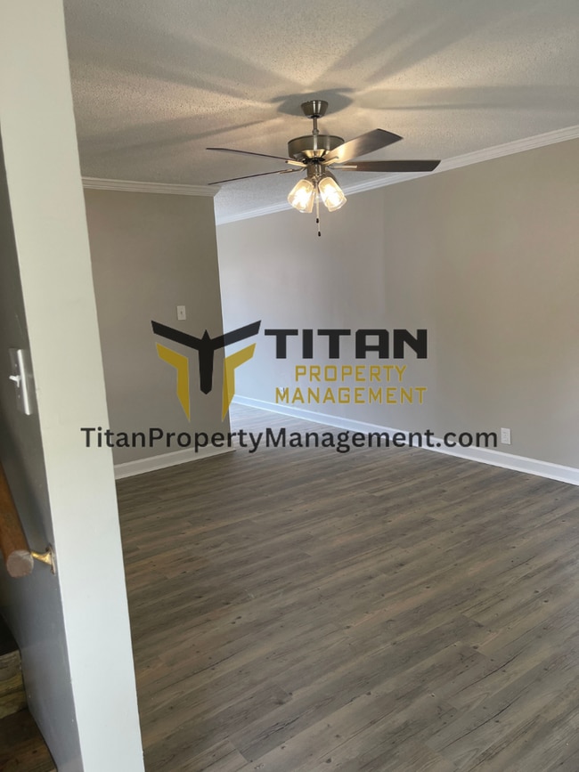 Building Photo - 2B/1B Townhome