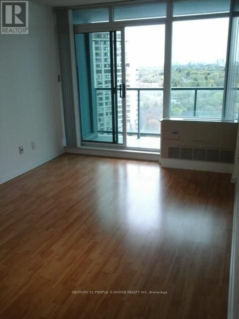 Photo du bâtiment - 5500-5500 Yonge St