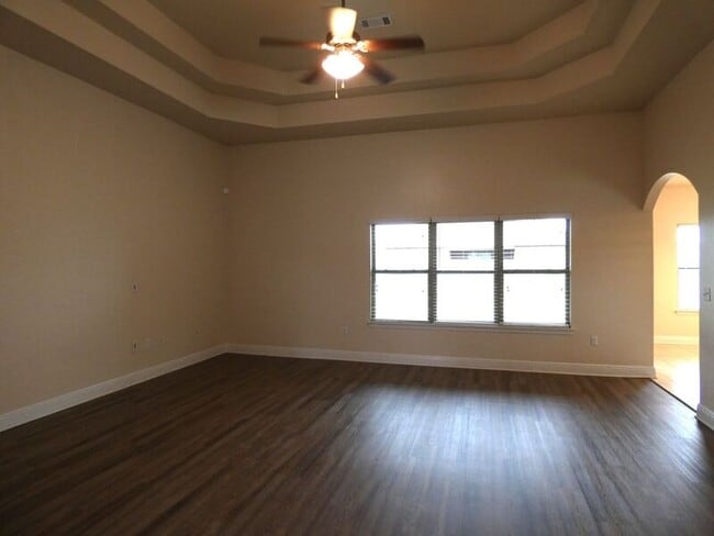 Building Photo - 5927 Palermo Dr