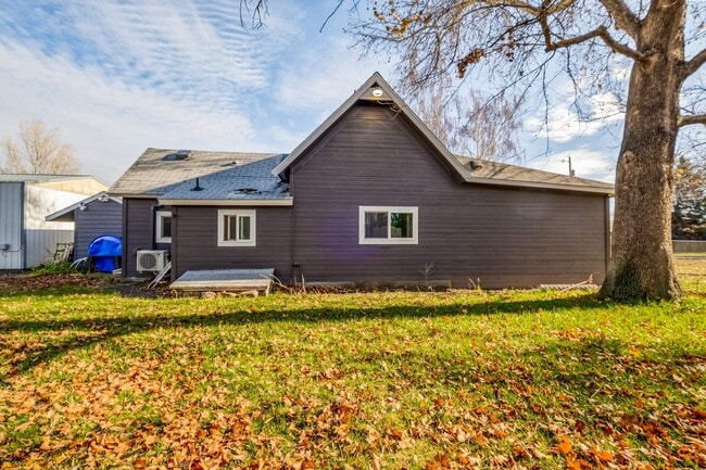 Building Photo - Acerage in the City