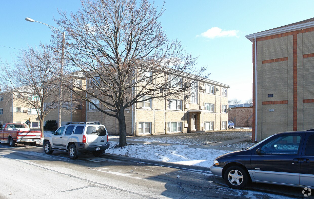 Primary Photo - 10233 Chestnut Ave