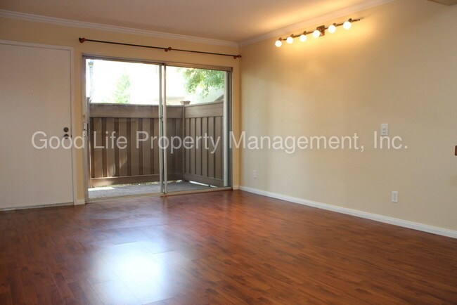 Foto del edificio - 3550 Ruffin Rd