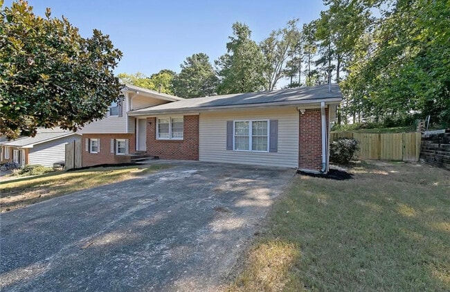 Welcome home! - 114 Woodglen Dr House