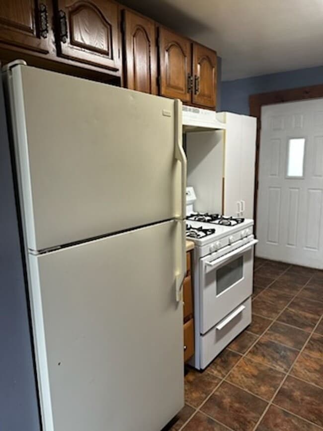 Building Photo - 3333-3335 Parkview Ave