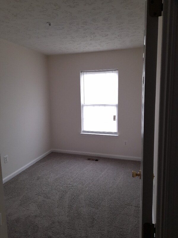 Foto del edificio - 2705 Claybrooke Dr