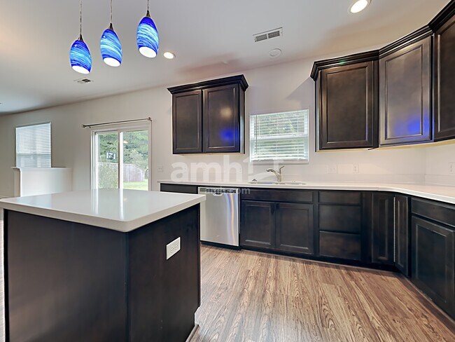 Building Photo - 106 Vango Drive