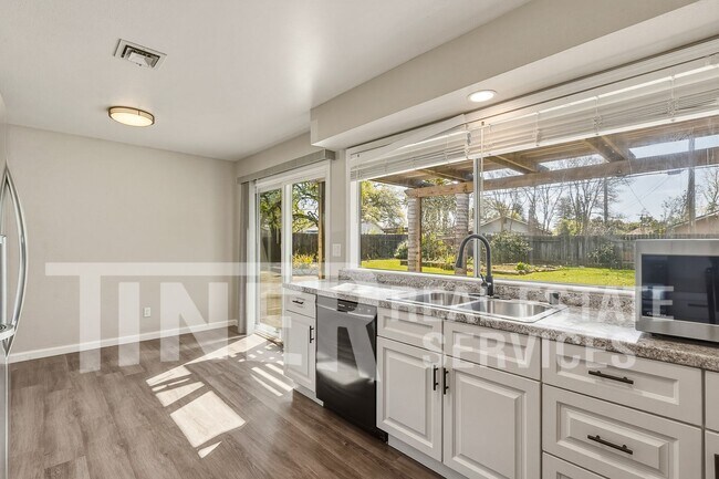 Foto del edificio - 9024 Leatham Ave