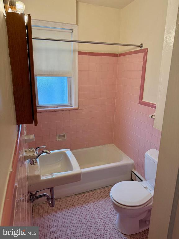 Building Photo - 414 West Ave