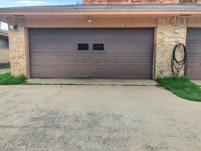 Foto del edificio - Great 2 Story Duplex