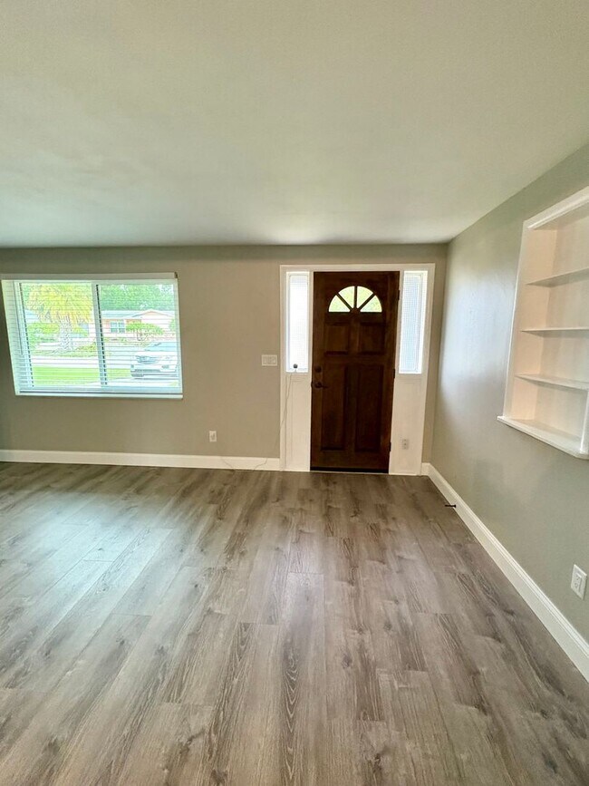Foto del edificio - Fully Remodeled Beautiful Home with Bonus ...