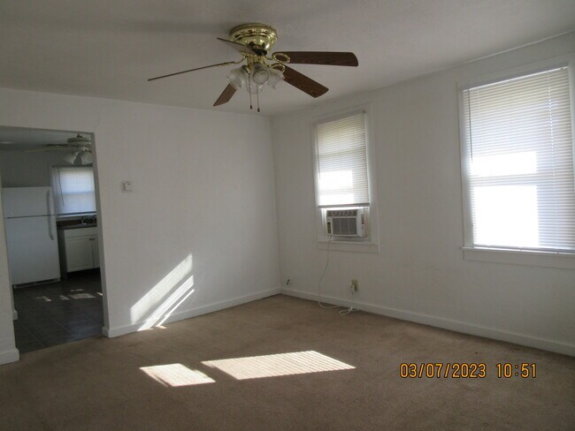 Building Photo - 118 W Cross St