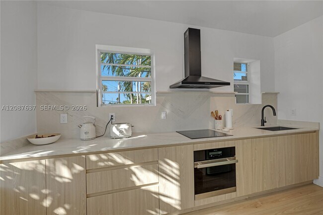 Foto del edificio - 4812 Pine Tree Dr