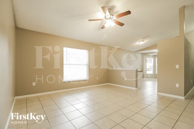 Foto del edificio - 7560 Groveoak Dr