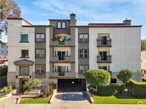 Building Photo - 12916 Moorpark St