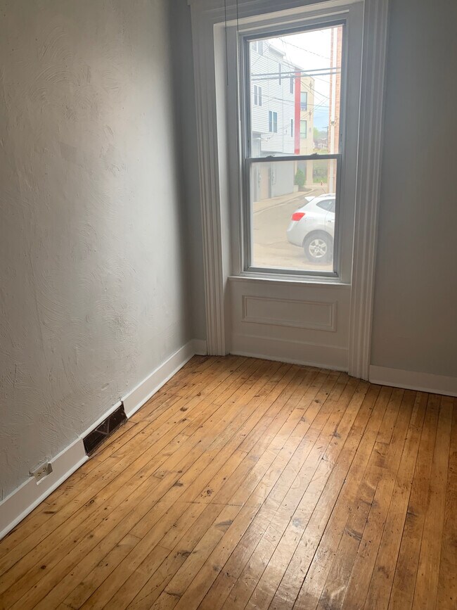Building Photo - 261 37th St