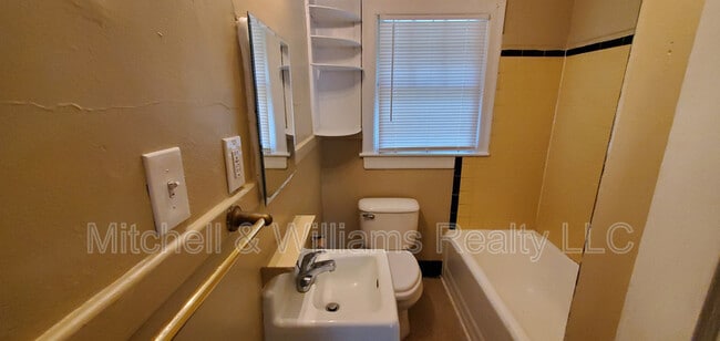 Building Photo - 738 Ontario St