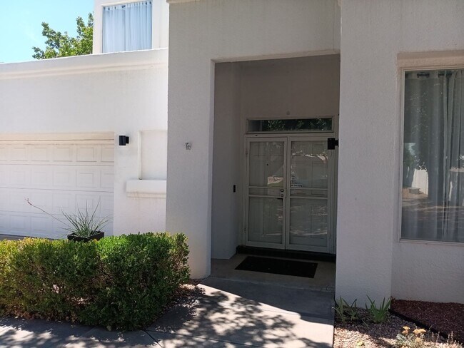 Foto del edificio - 3 Bedroom, 2.5 Bathroom Home! Schedule a S...