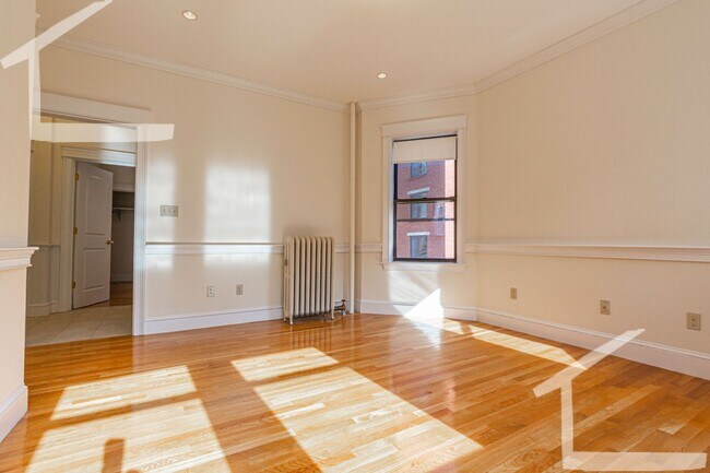 Foto del edificio - Nicely renovated 1 bed unit on the Green Line