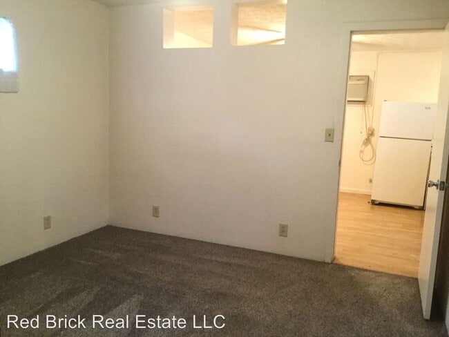 Building Photo - 671 Oak St