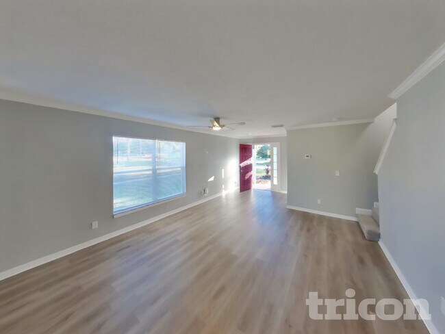 Foto del edificio - 1648 Harbor Oaks Dr
