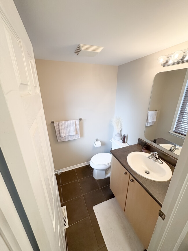 Powder Room - 710 Reardon Pvt
