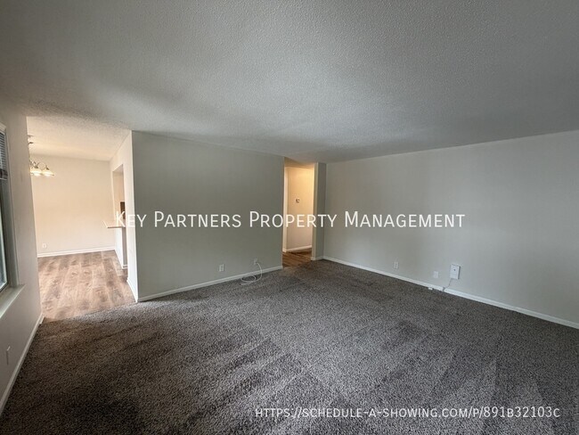 Foto del edificio - 8833 Glenwood Ct