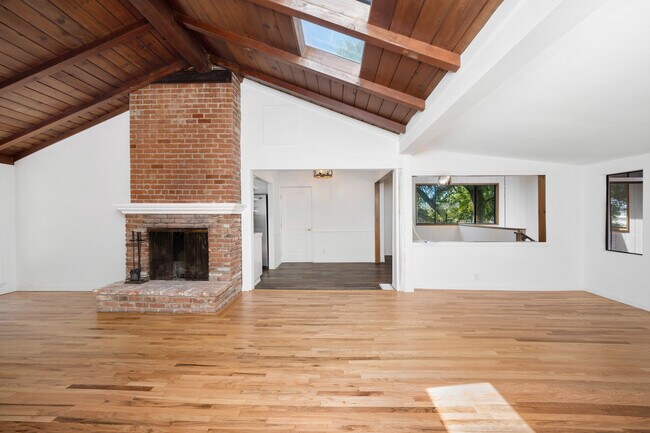 Building Photo - 11765 Laurelwood Dr
