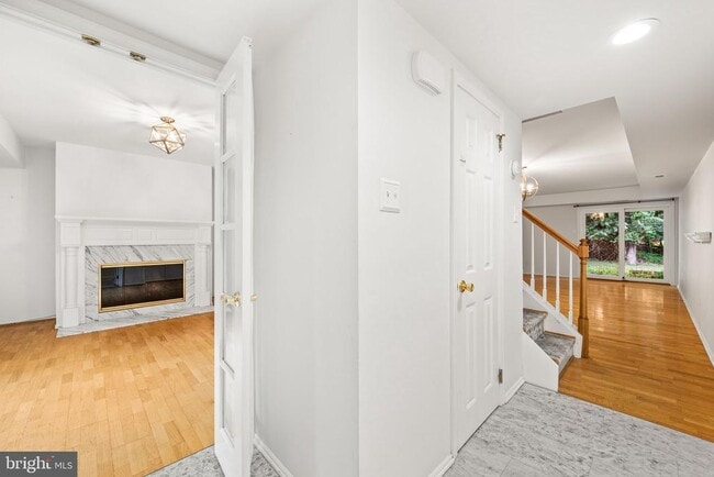 Building Photo - 404 Worthington Dr