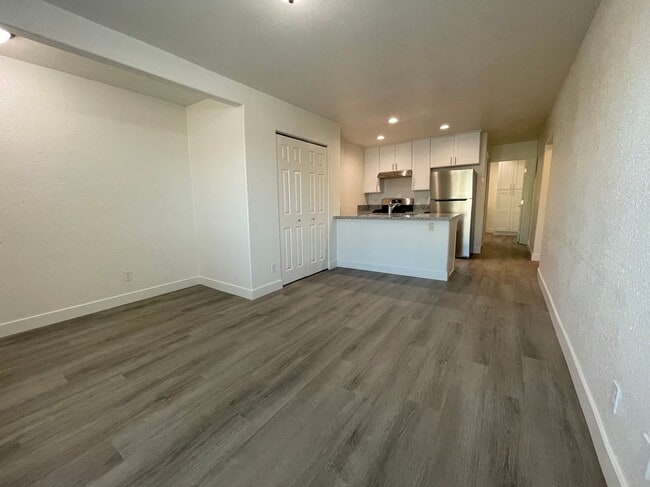Building Photo - 1823 Gardenia Ave