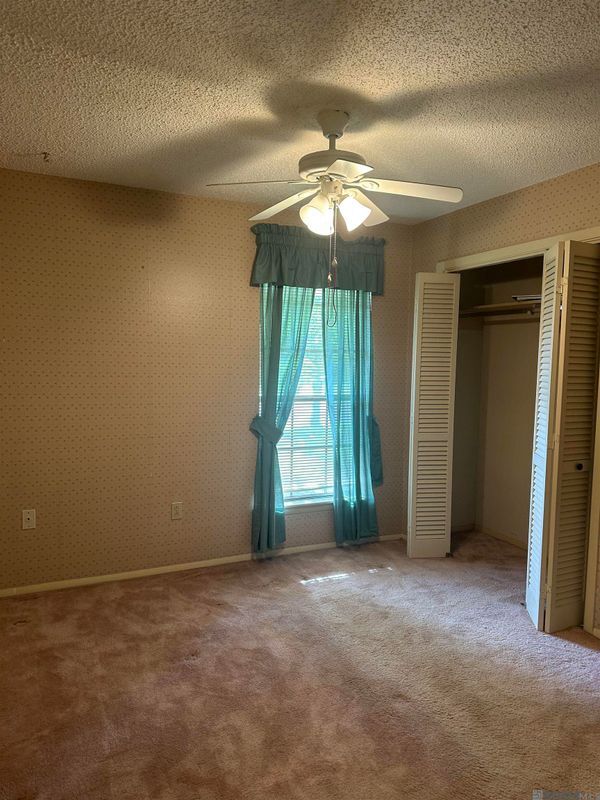 Building Photo - 2208 Sprucewood Dr